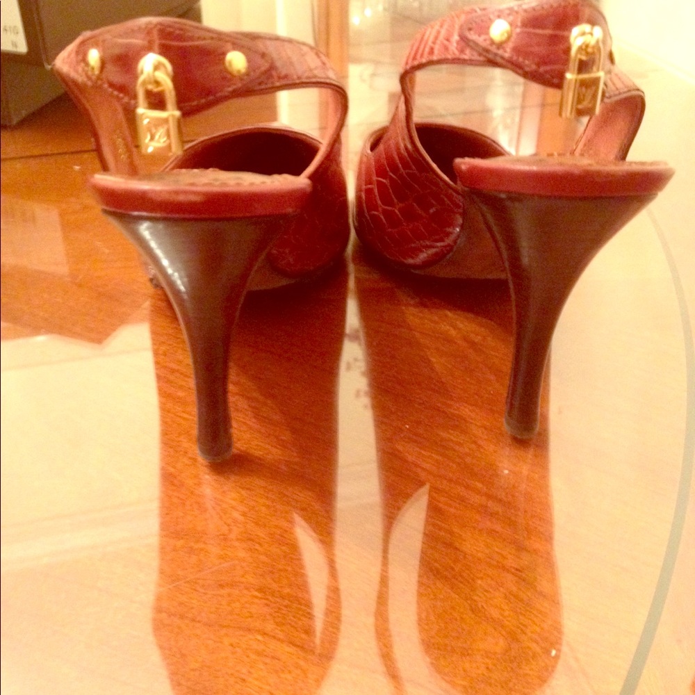 👠Stunning Louis Vuitton Alligator Shoes HostPick - Picture 3 of 8